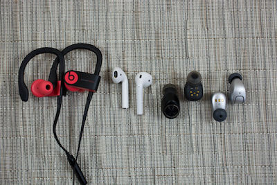 wireless-vs-wired-earbuds